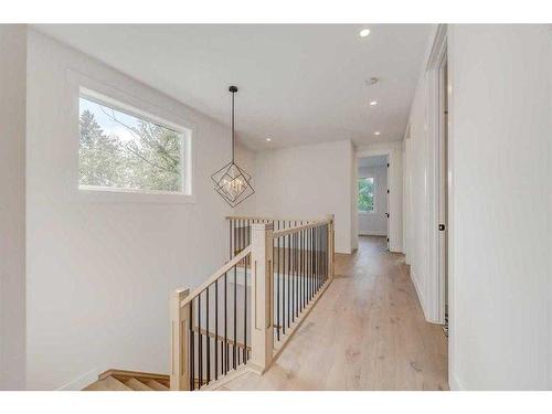 1612 25 Avenue Sw, Calgary, AB - Indoor Photo Showing Other Room