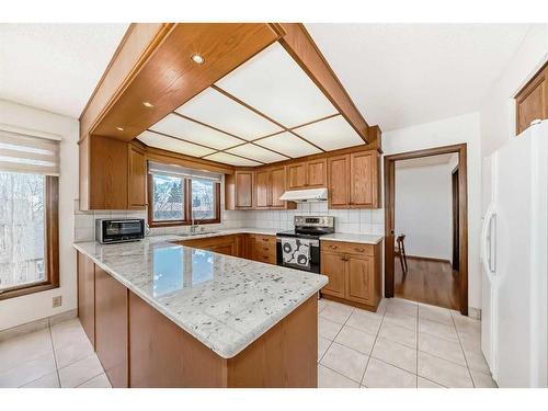 67 Edenwold Place Nw, Calgary, AB - Indoor Photo Showing Kitchen