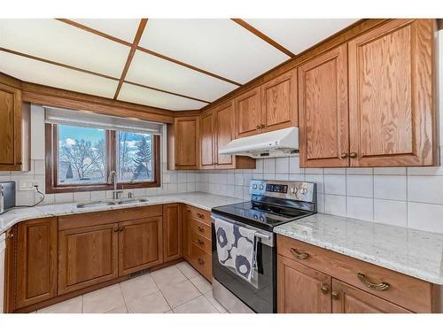 67 Edenwold Place Nw, Calgary, AB - Indoor Photo Showing Kitchen With Double Sink
