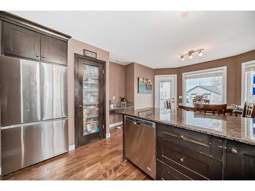 211 Hillcrest Boulevard, Strathmore, AB - Indoor Photo Showing Kitchen With Stainless Steel Kitchen