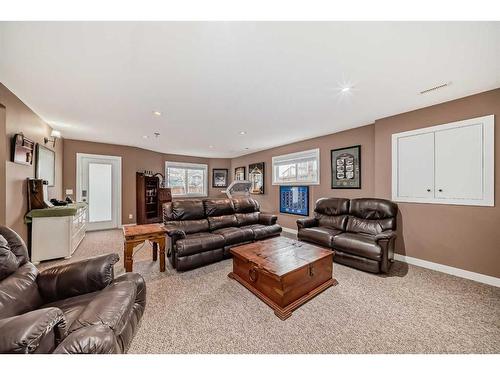 211 Hillcrest Boulevard, Strathmore, AB - Indoor Photo Showing Living Room