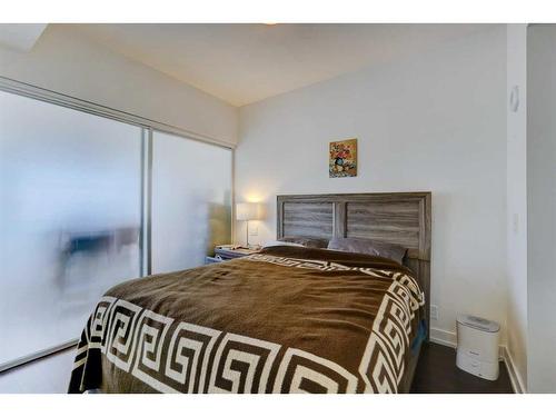 1626-222 Riverfront Avenue Sw, Calgary, AB - Indoor Photo Showing Bedroom