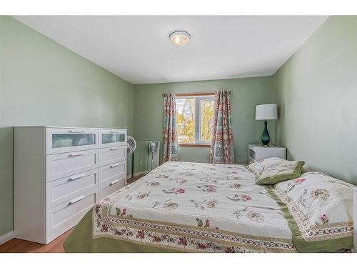 227 Frederick Avenue West, Standard, AB - Indoor Photo Showing Bedroom