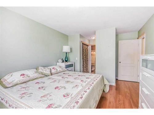 227 Frederick Avenue West, Standard, AB - Indoor Photo Showing Bedroom