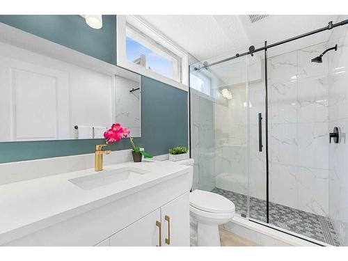 7832 Hunterslea Crescent Nw, Calgary, AB - Indoor Photo Showing Bathroom
