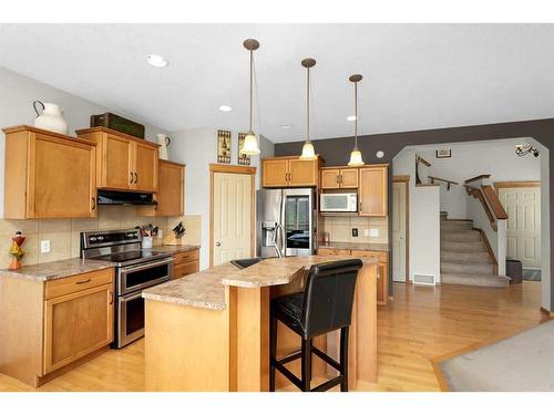 98 Chapman Close Se, Calgary, AB - Indoor Photo Showing Kitchen