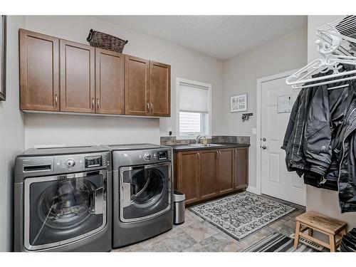 40 Evanspark Circle Nw, Calgary, AB - Indoor Photo Showing Laundry Room