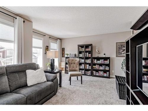 40 Evanspark Circle Nw, Calgary, AB - Indoor Photo Showing Living Room
