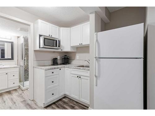 40 Evanspark Circle Nw, Calgary, AB - Indoor Photo Showing Kitchen