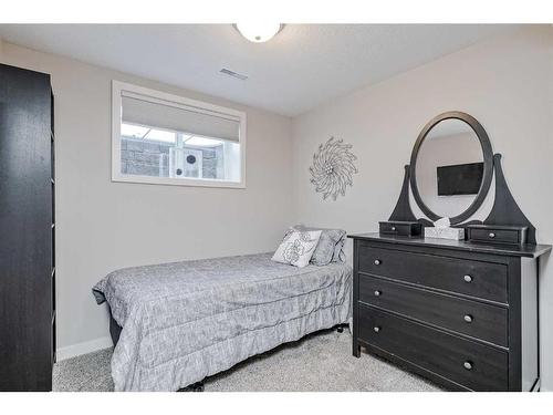 40 Evanspark Circle Nw, Calgary, AB - Indoor Photo Showing Bedroom
