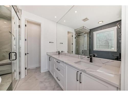 2025 26 Street Sw, Calgary, AB - Indoor Photo Showing Bathroom