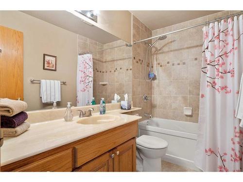 208 Templevale Place Ne, Calgary, AB - Indoor Photo Showing Bathroom