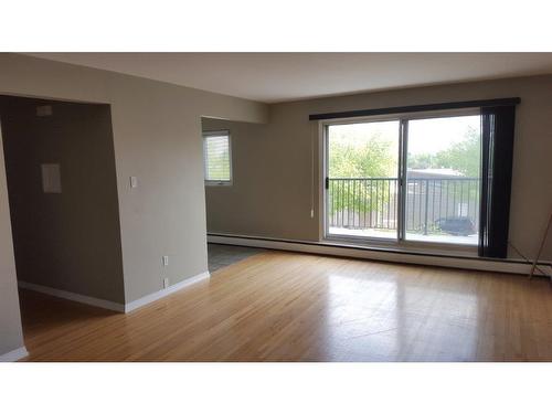2729 38 Street Sw, Calgary, AB - Indoor Photo Showing Other Room