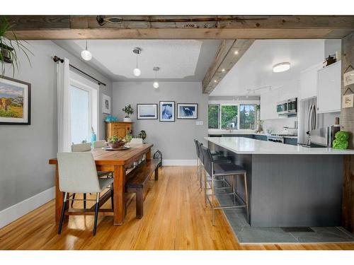 220 20 Avenue Ne, Calgary, AB - Indoor Photo Showing Kitchen With Upgraded Kitchen
