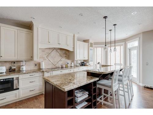 34 Discovery Rise Sw, Calgary, AB - Indoor Photo Showing Kitchen With Upgraded Kitchen