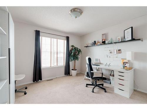 34 Discovery Rise Sw, Calgary, AB - Indoor Photo Showing Office