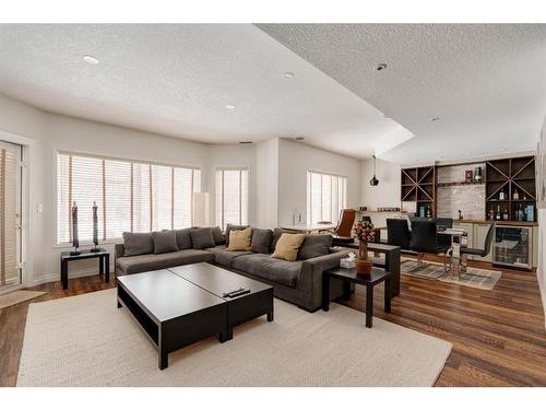 34 Discovery Rise Sw, Calgary, AB - Indoor Photo Showing Living Room