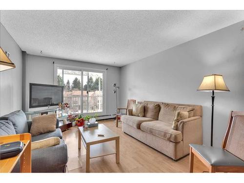 401-3420 50 Street Nw, Calgary, AB - Indoor Photo Showing Living Room