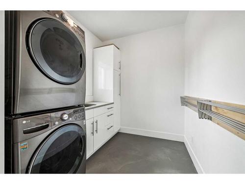 475 22 Avenue Ne, Calgary, AB - Indoor Photo Showing Laundry Room