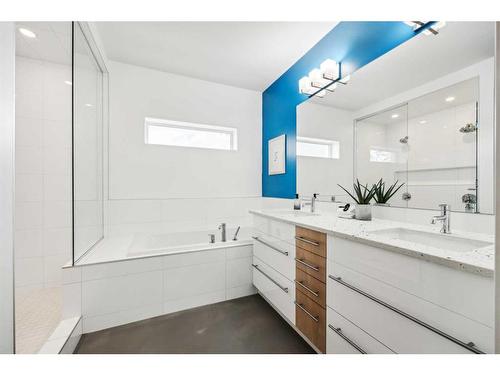 475 22 Avenue Ne, Calgary, AB - Indoor Photo Showing Bathroom