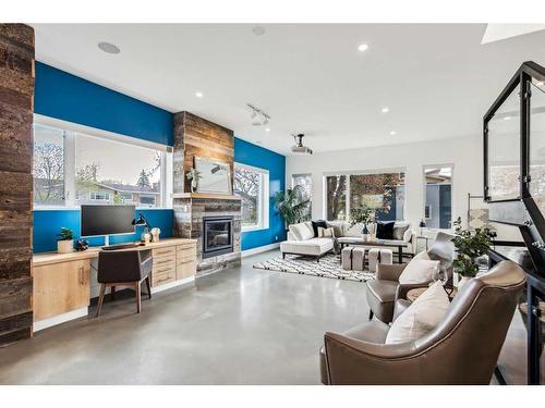 475 22 Avenue Ne, Calgary, AB - Indoor Photo Showing Living Room With Fireplace