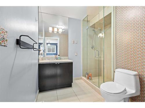4521 Bowness Road Nw, Calgary, AB - Indoor Photo Showing Bathroom