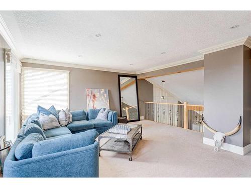 338 Superior Avenue Sw, Calgary, AB - Indoor Photo Showing Living Room