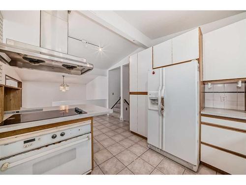 1433 7 Street Nw, Calgary, AB - Indoor Photo Showing Kitchen