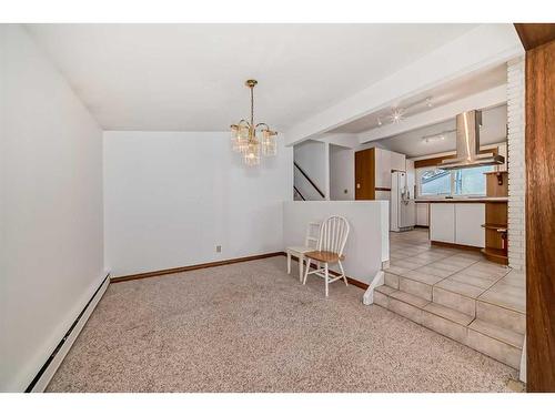 1433 7 Street Nw, Calgary, AB - Indoor Photo Showing Other Room