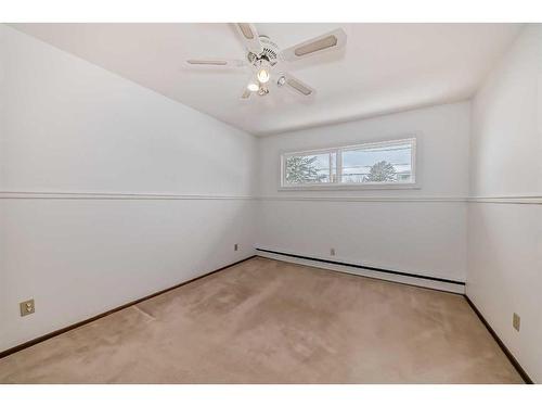 1433 7 Street Nw, Calgary, AB - Indoor Photo Showing Other Room