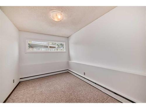 1433 7 Street Nw, Calgary, AB - Indoor Photo Showing Other Room