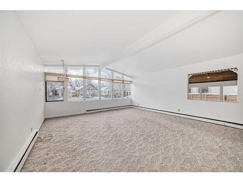 1433 7 Street Nw, Calgary, AB - Indoor Photo Showing Other Room