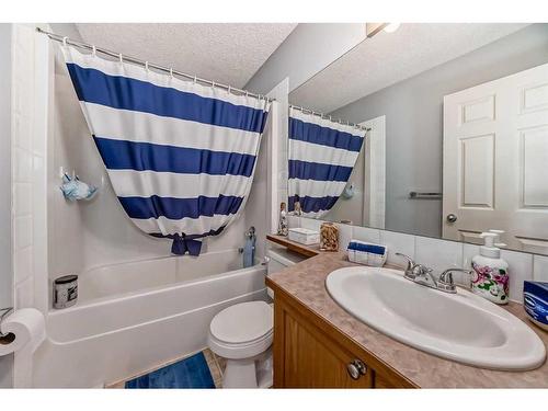 12-117 Bow Ridge Drive, Cochrane, AB - Indoor Photo Showing Bathroom