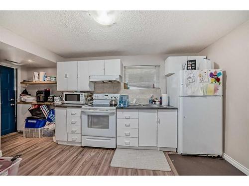 88 Falmead Road Ne, Calgary, AB - Indoor Photo Showing Kitchen