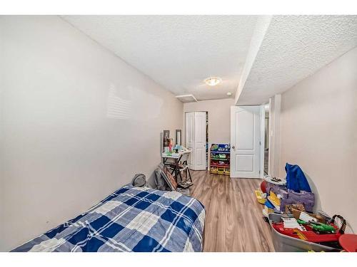 88 Falmead Road Ne, Calgary, AB - Indoor Photo Showing Bedroom
