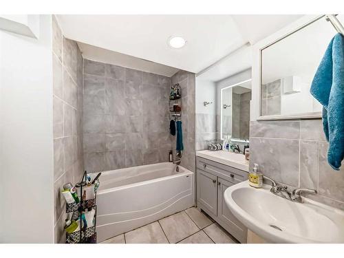 88 Falmead Road Ne, Calgary, AB - Indoor Photo Showing Bathroom