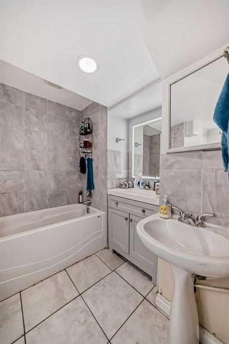 88 Falmead Road Ne, Calgary, AB - Indoor Photo Showing Bathroom