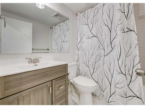 158 Auburn Bay Heights Se, Calgary, AB - Indoor Photo Showing Bathroom