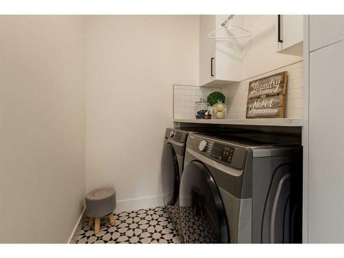 6427 Bow Crescent Nw, Calgary, AB - Indoor Photo Showing Laundry Room