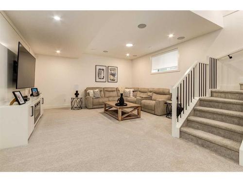 6427 Bow Crescent Nw, Calgary, AB - Indoor