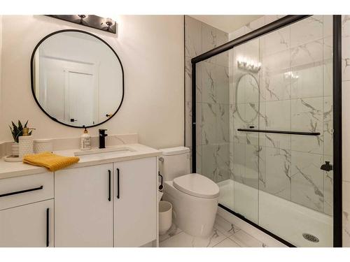 6427 Bow Crescent Nw, Calgary, AB - Indoor Photo Showing Bathroom