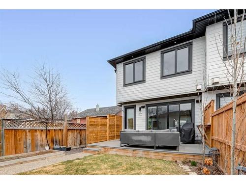 6427 Bow Crescent Nw, Calgary, AB - Outdoor