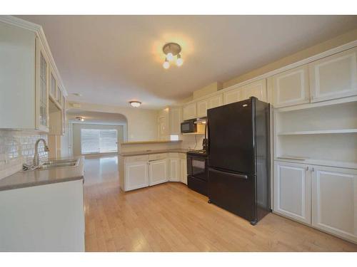 214 21 Avenue Nw, Calgary, AB - Indoor Photo Showing Kitchen