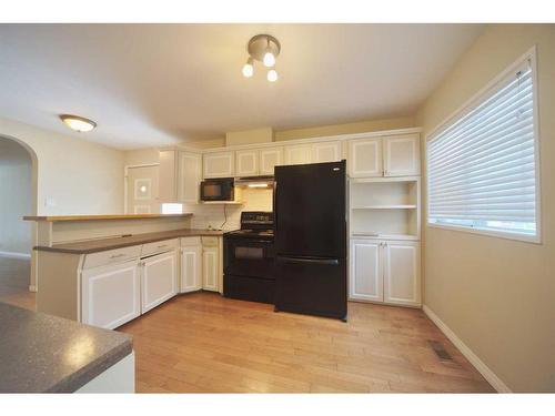 214 21 Avenue Nw, Calgary, AB - Indoor Photo Showing Kitchen