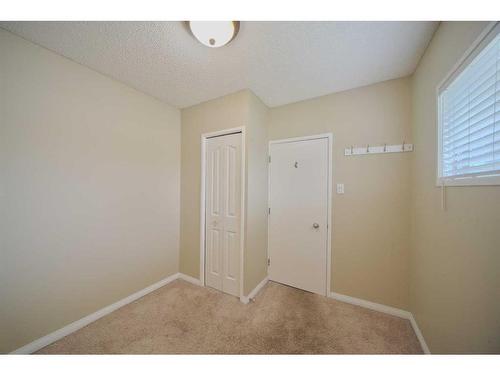 214 21 Avenue Nw, Calgary, AB - Indoor Photo Showing Other Room