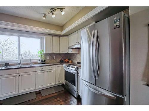 128 Nottingham Road Nw, Calgary, AB - Indoor Photo Showing Kitchen With Stainless Steel Kitchen
