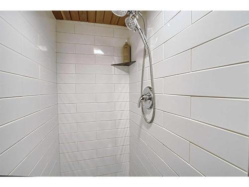 128 Nottingham Road Nw, Calgary, AB - Indoor Photo Showing Bathroom