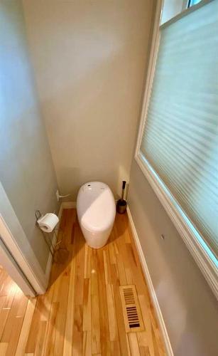 152 Stonemere Point, Chestermere, AB - Indoor Photo Showing Bathroom
