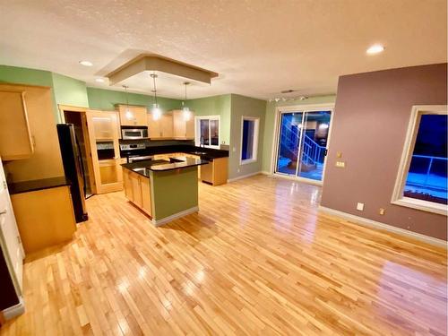 152 Stonemere Point, Chestermere, AB - Indoor Photo Showing Kitchen