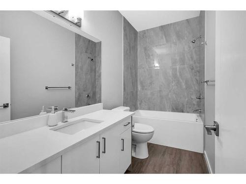 845 Edgefield Street, Strathmore, AB - Indoor Photo Showing Bathroom